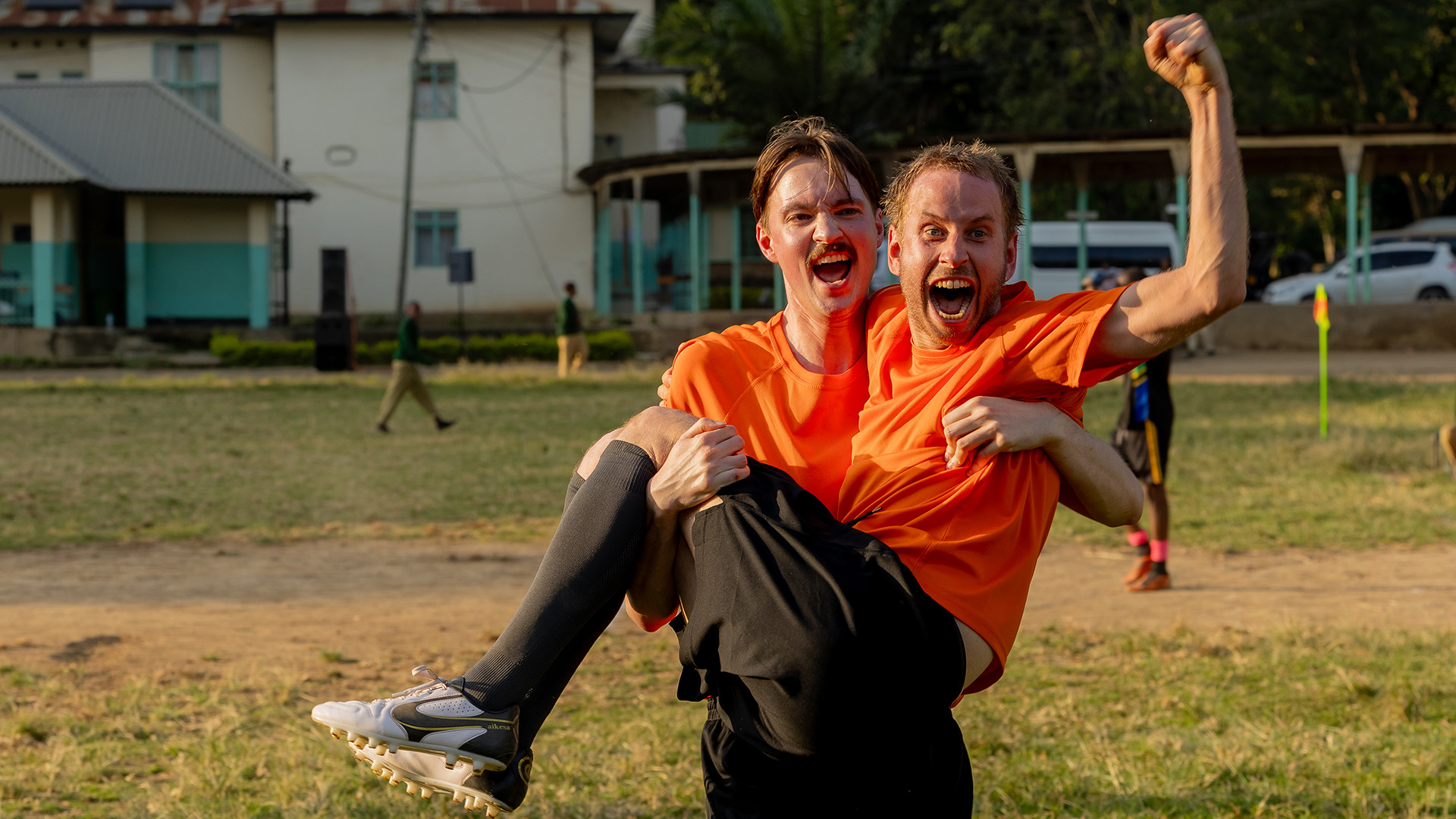 Oranje weet het doel steeds vaker te vinden en de goals worden uitbundig gevierd